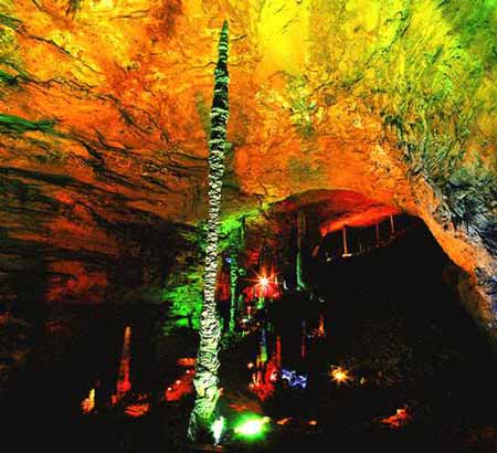 長沙出發(fā)到溶洞奇觀黃龍洞、天門山、玻璃棧道、鳳凰古城九景往返三日游